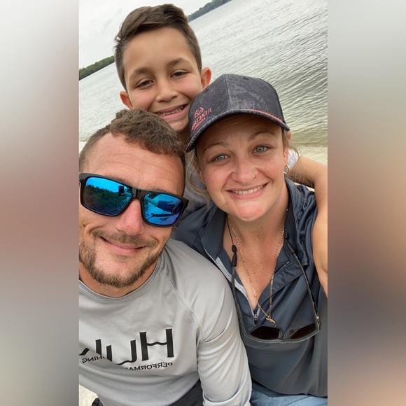 Meet Casie & Family 🩺🦝🐕🦎☀️🌊🏝️👙🎣 - Picture 3 of 9